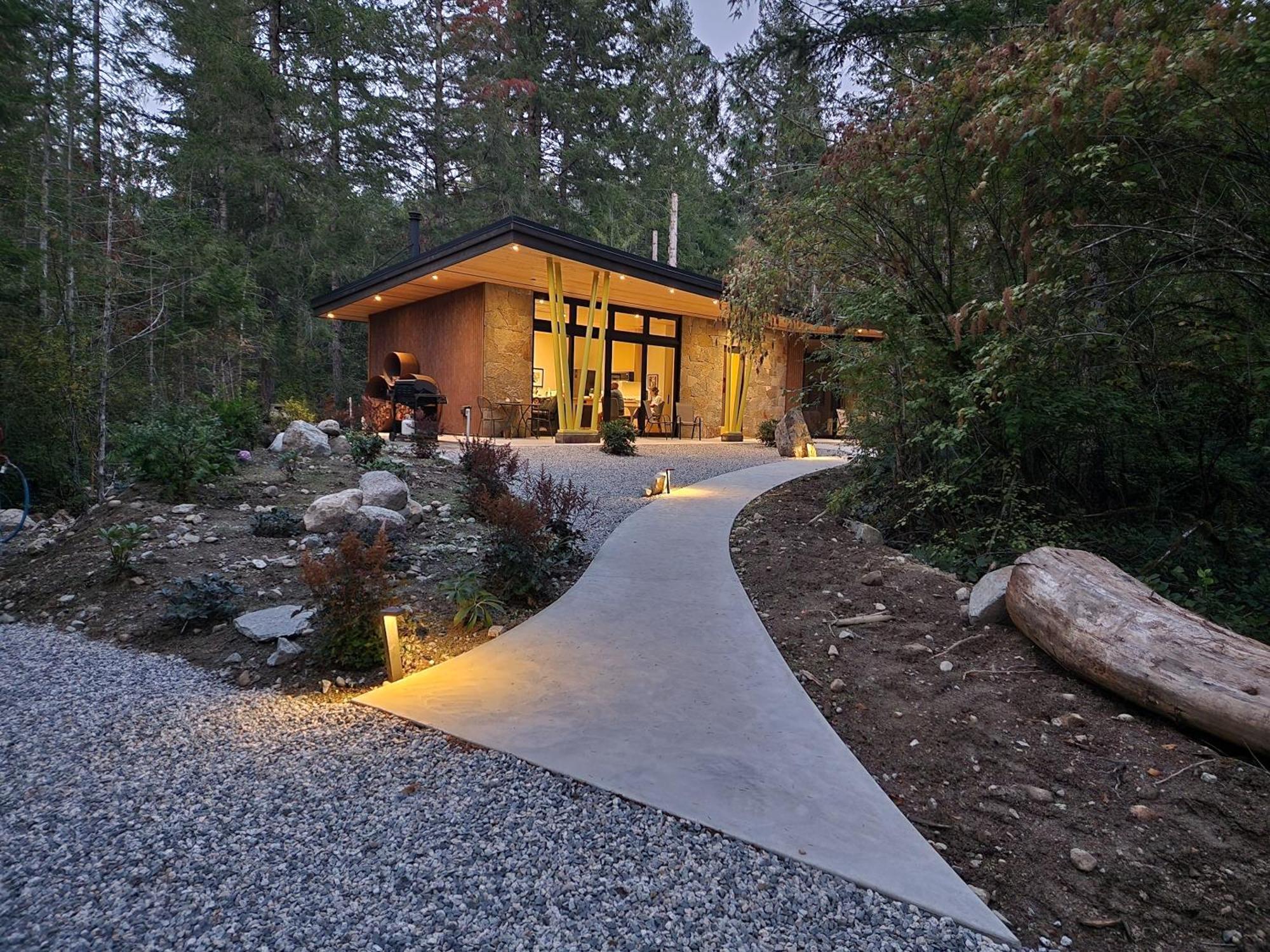 The Shed At Moon Dance Hotel Madeira Park Exterior photo