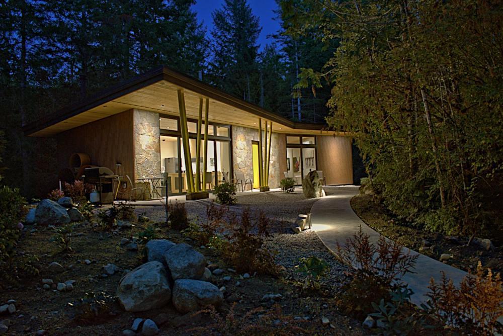 The Shed At Moon Dance Hotel Madeira Park Room photo