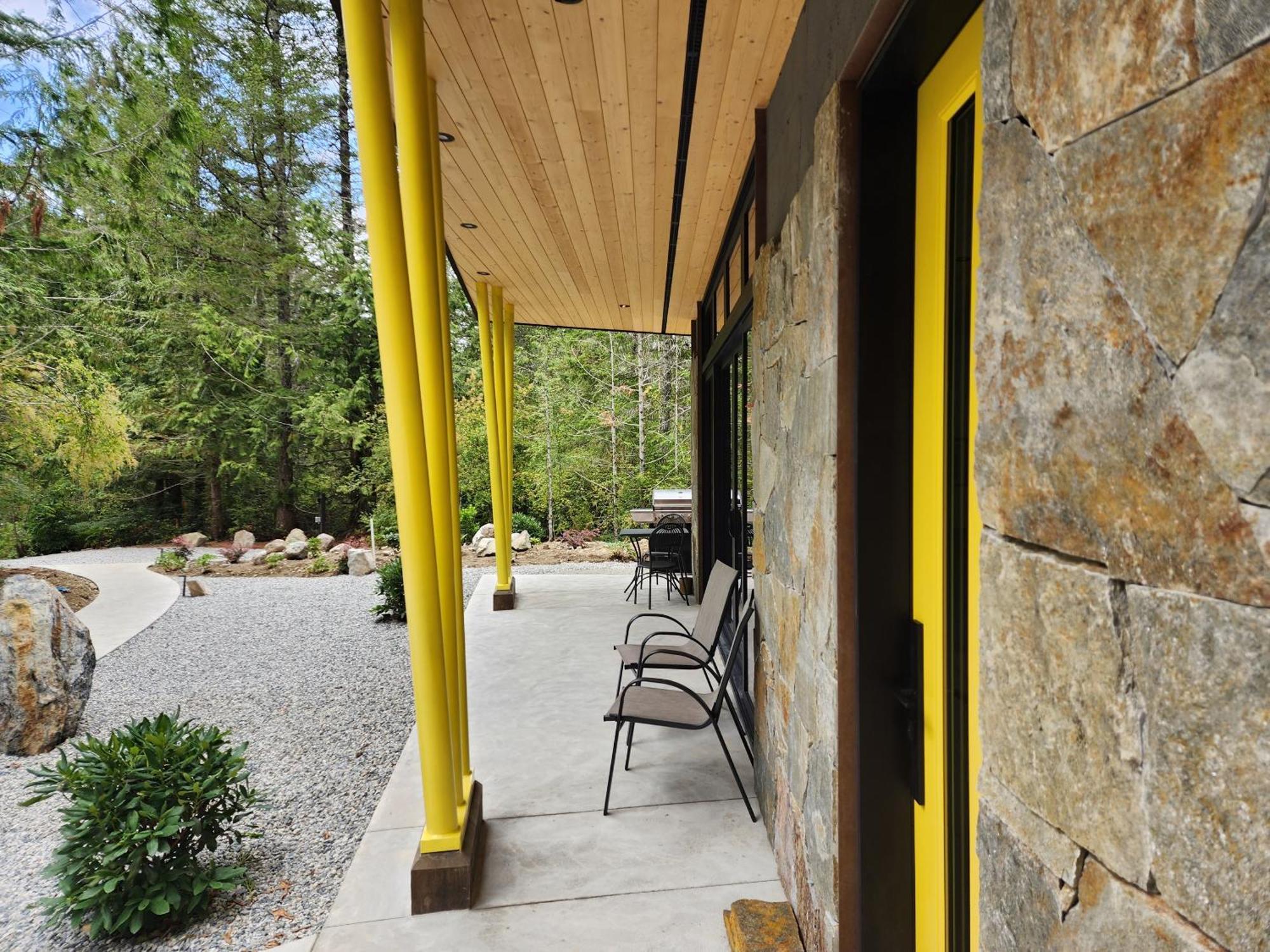 The Shed At Moon Dance Hotel Madeira Park Exterior photo