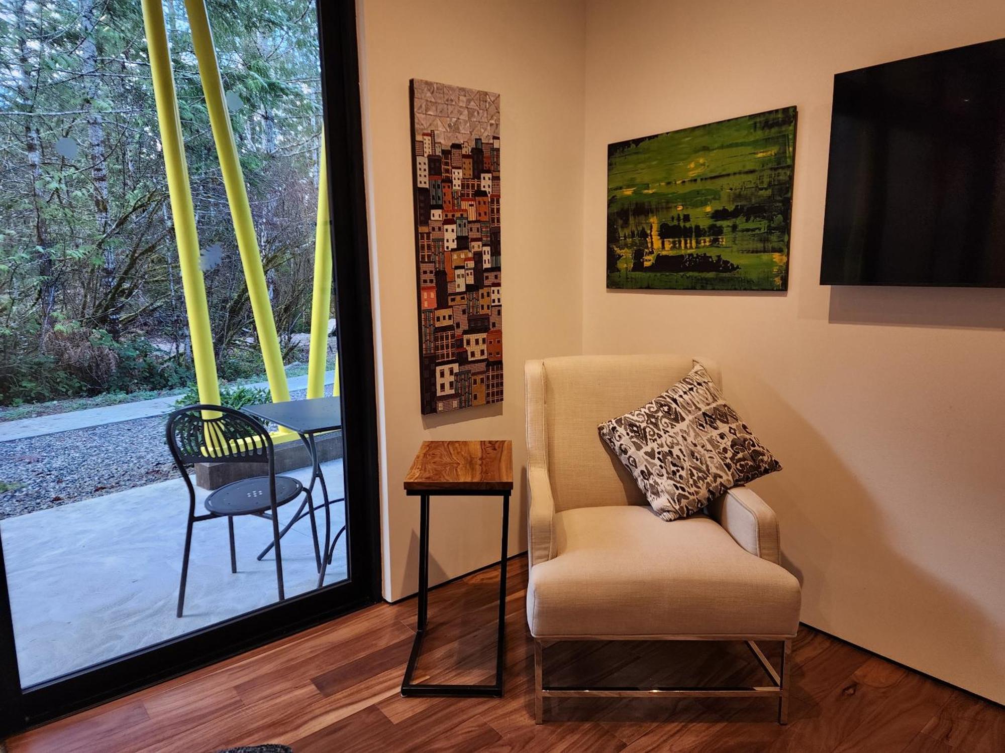 The Shed At Moon Dance Hotel Madeira Park Room photo